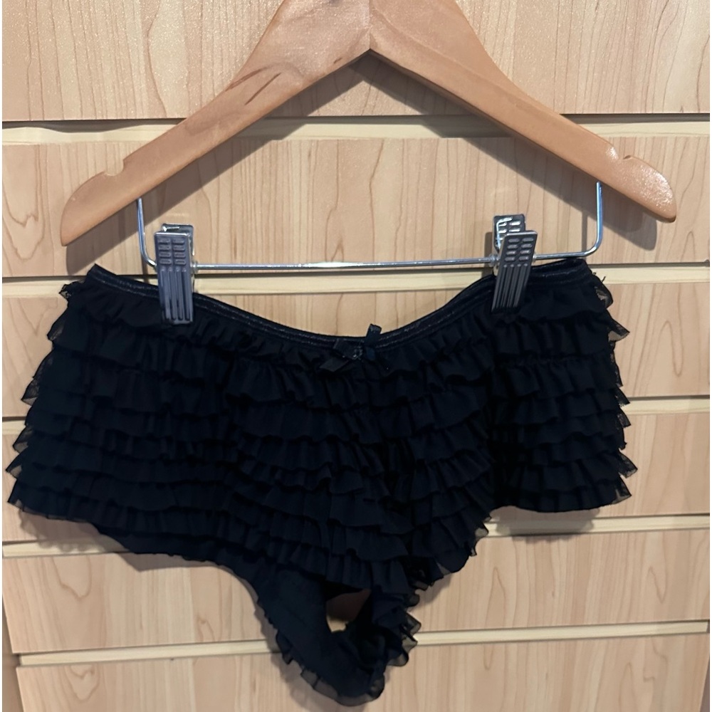 Ruffle Cheeky shorts